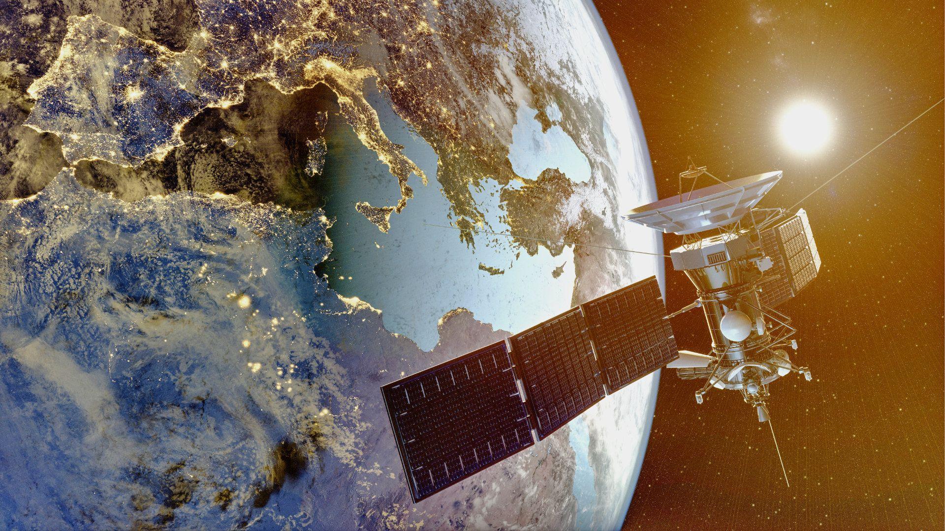 Der Astra-Satellit schwebt im All über der Erde.